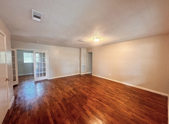 Photo - 507 N Houston Casa