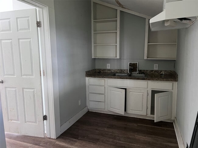 Photo - 521 W Caney St