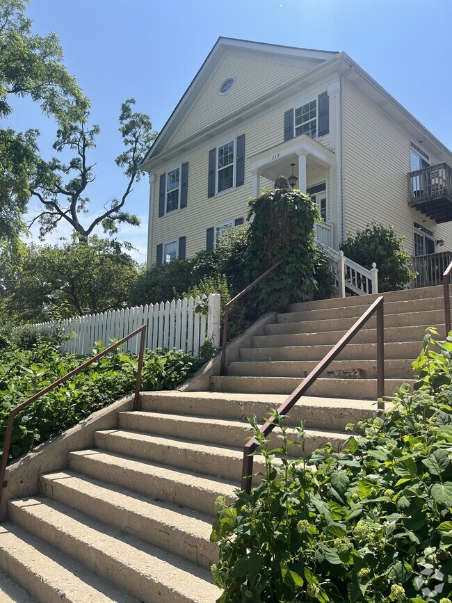 Building Photo - 219 S 4th St Unit 3 Rental