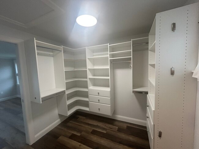 closet - 200 Cleaves St