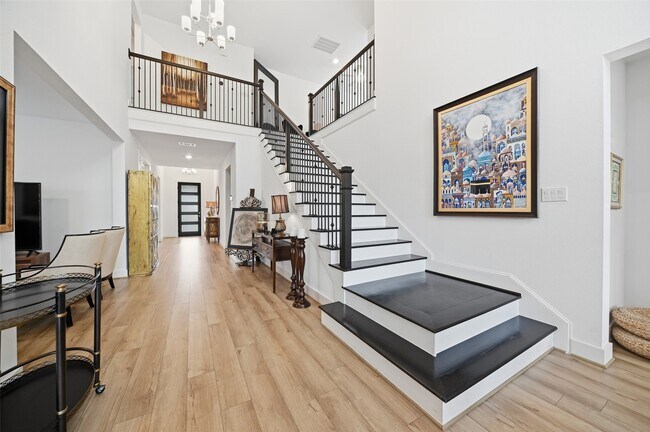 Photo - 8022 Hingham Ln