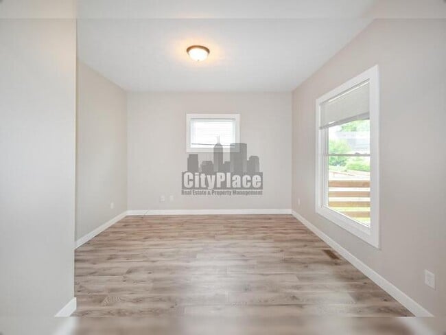 Photo - 3553 N Kenwood Ave