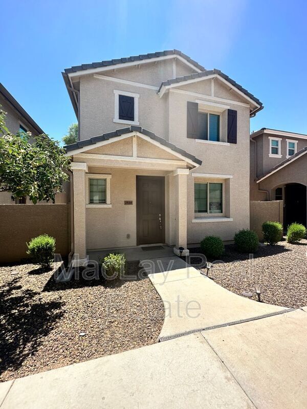 Photo - 2538 N 73rd Dr House