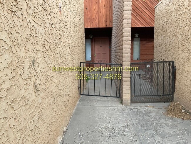 Building Photo - 3 Bedroom Condo