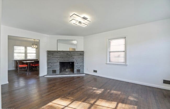 Photo - 737 Linden Ave