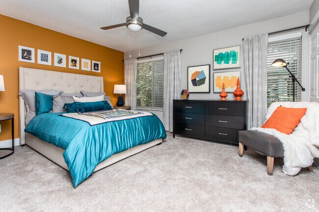 2BR, 2BA - 1000SF