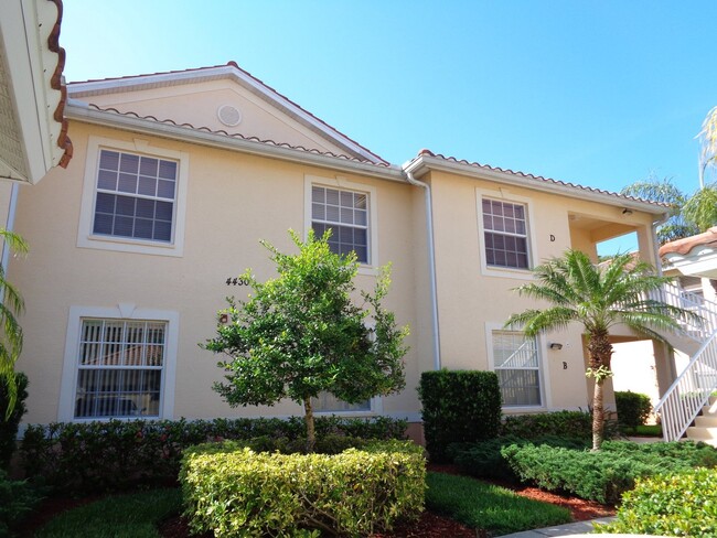 Available 2BR+Den/2BA/1CG 1st Floor Condo - Available 2BR+Den/2BA/1CG 1st Floor Condo