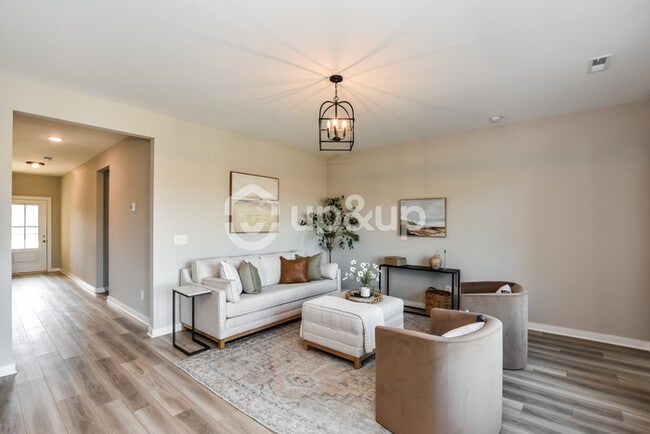 Building Photo - Fantastic 4bd/2ba home! Coming soon!