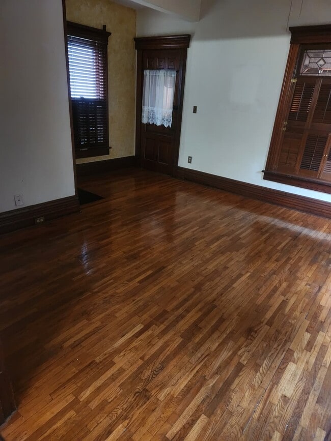 Building Photo - 1120 E Jackson St