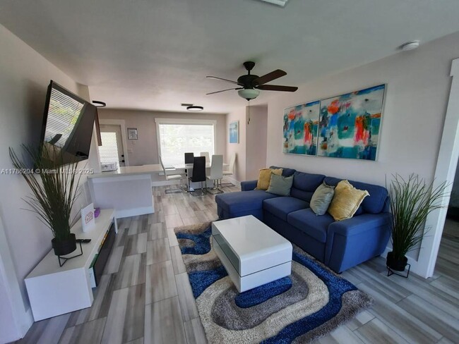Photo - 1102 N 14th Ave Townhome