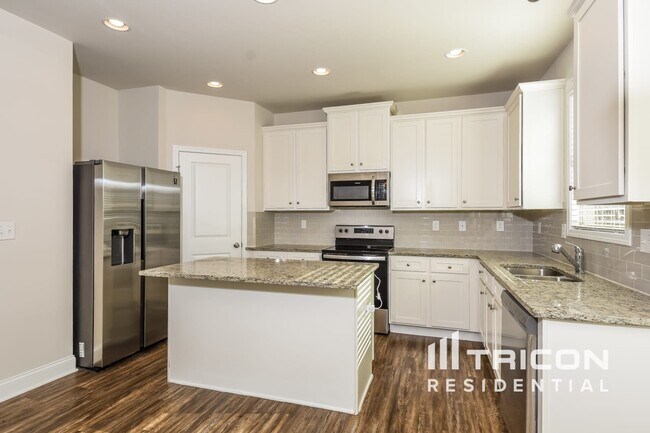 Photo - 415 Ireland Ln