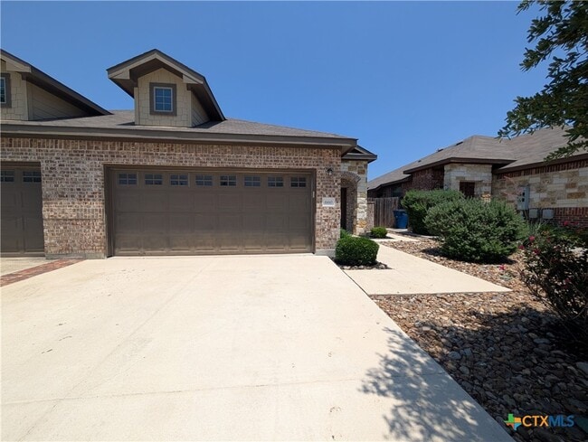 Photo - 660 Creekside Cir