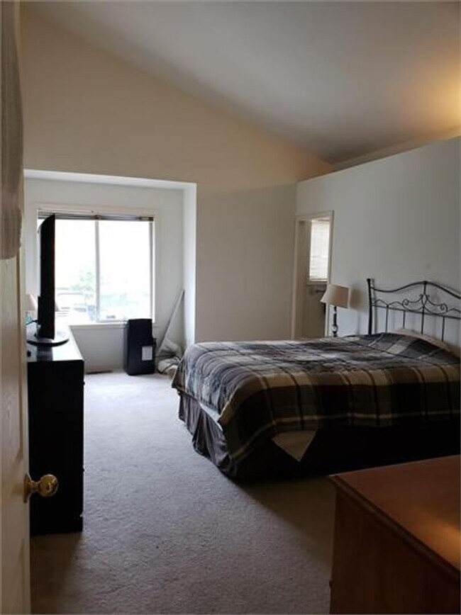 Photo - 2114-2116 Michigan St Unit 2116