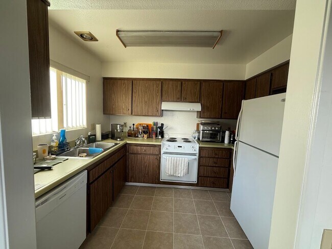 Photo - FOR LEASE Townhouse in Oceana East