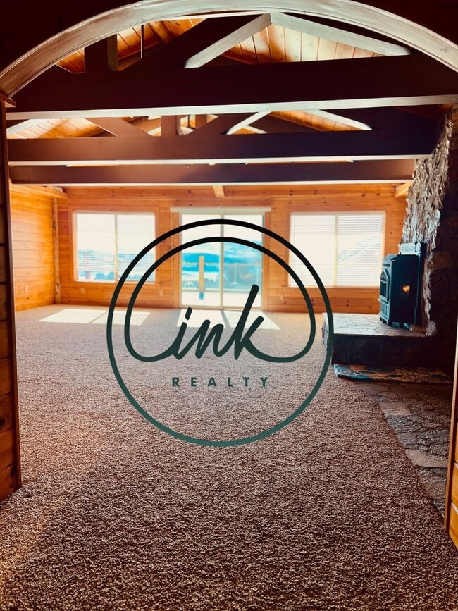 Photo - Charming Cabin-Style Home with Stunning To...