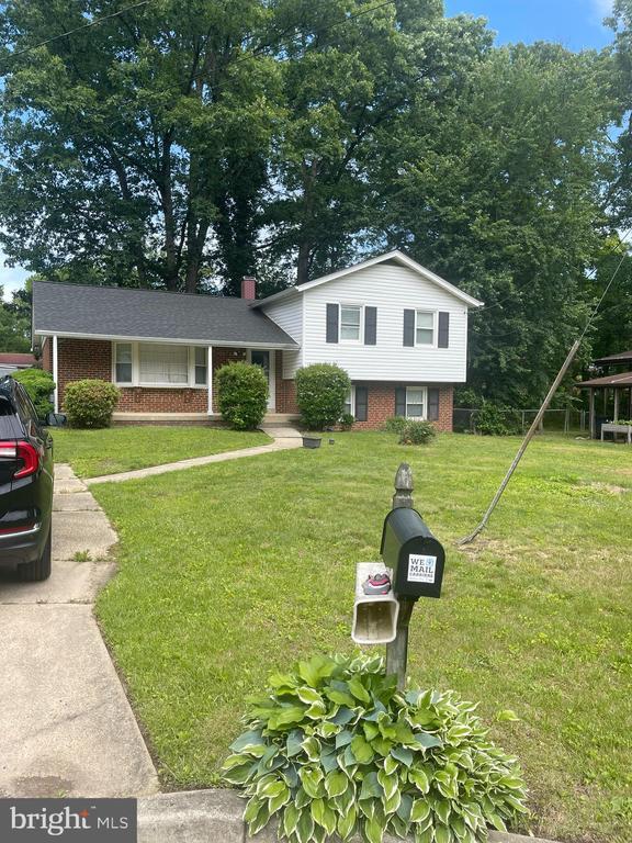 Photo - 6837 Glenwood Ct House