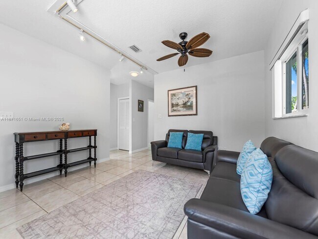 Photo - 6 SE Marlin Ave House