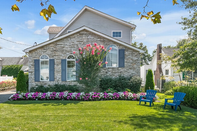 Photo - 405 Salem Ave