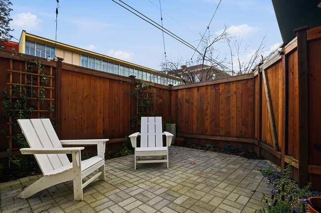 Photo - 619 Federal Ave E