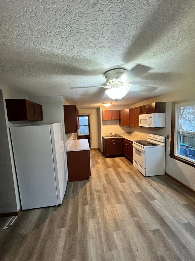 Building Photo - 3 Bedroom House!!!!