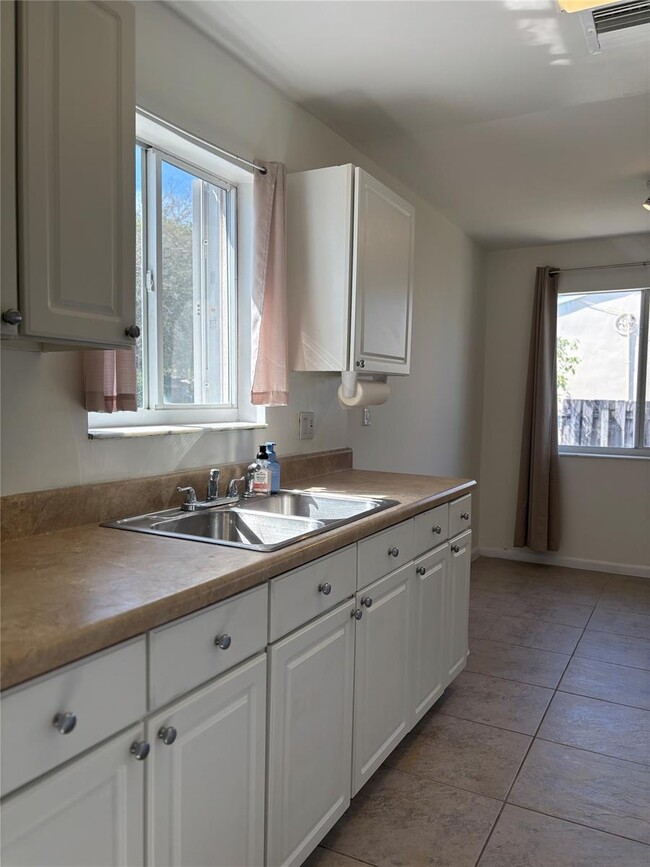 Photo - 2421 Taft St Apartment Unit 2421 Taft St