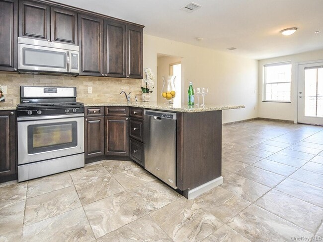 Building Photo - 400 Carney St Unit 501