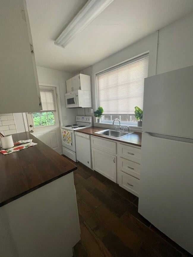 Photo - 403 S Waccamaw Ave