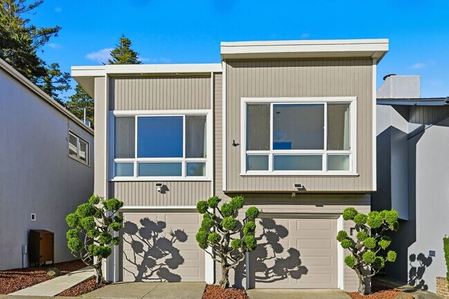 Building Photo - Spacious Three Bedroom Home in Forest Knol...