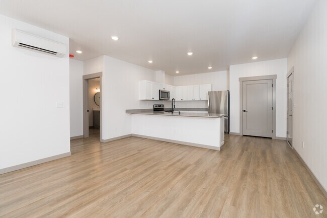 1BR, 1BA - 886SF