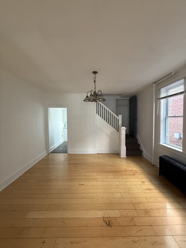 Photo - 3005 Derry St