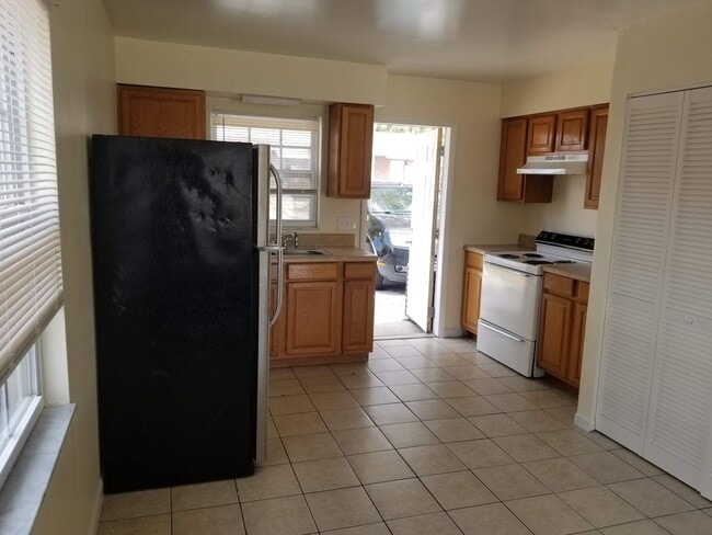 Photo - 2014 Ave H NW