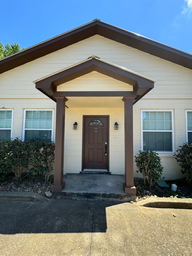 Updated 2/1 House in East Rome 1,295 Rental House Rental in Rome