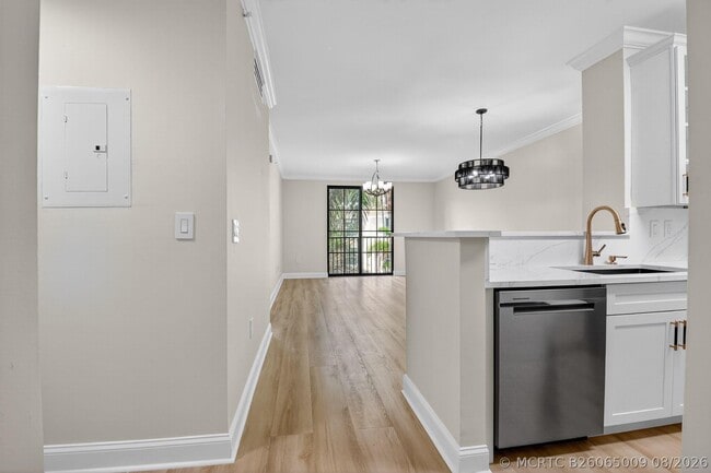 Building Photo - 630 S Sapodilla Ave Unit 412