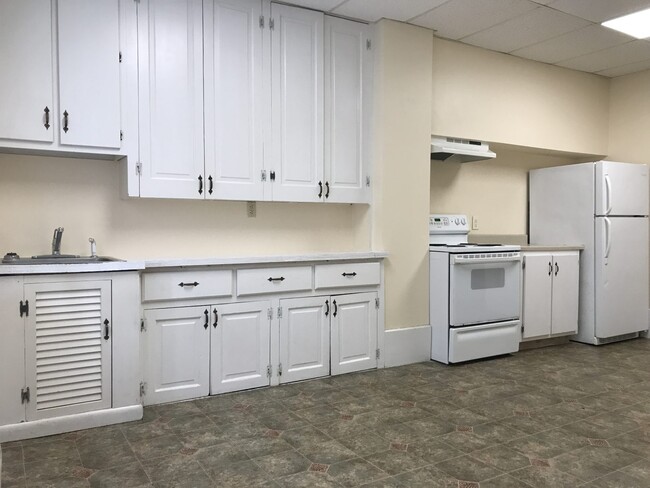 Kitchen - Rear Unit - 604 W Main St Townhome