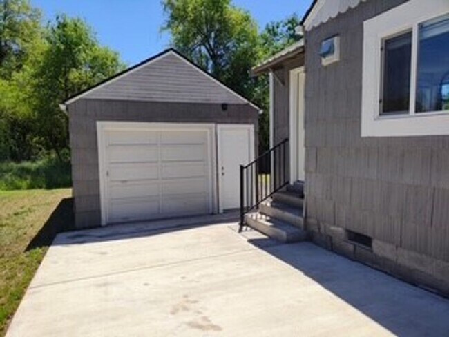 2680 Edison St