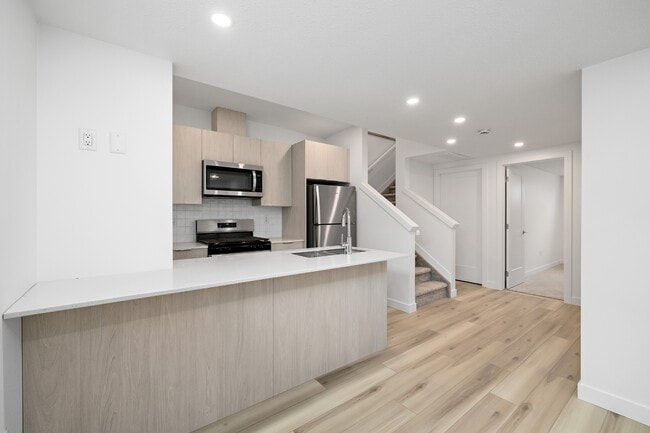 Building Photo - 8664-8677 77 St NW Unit BSMT 2