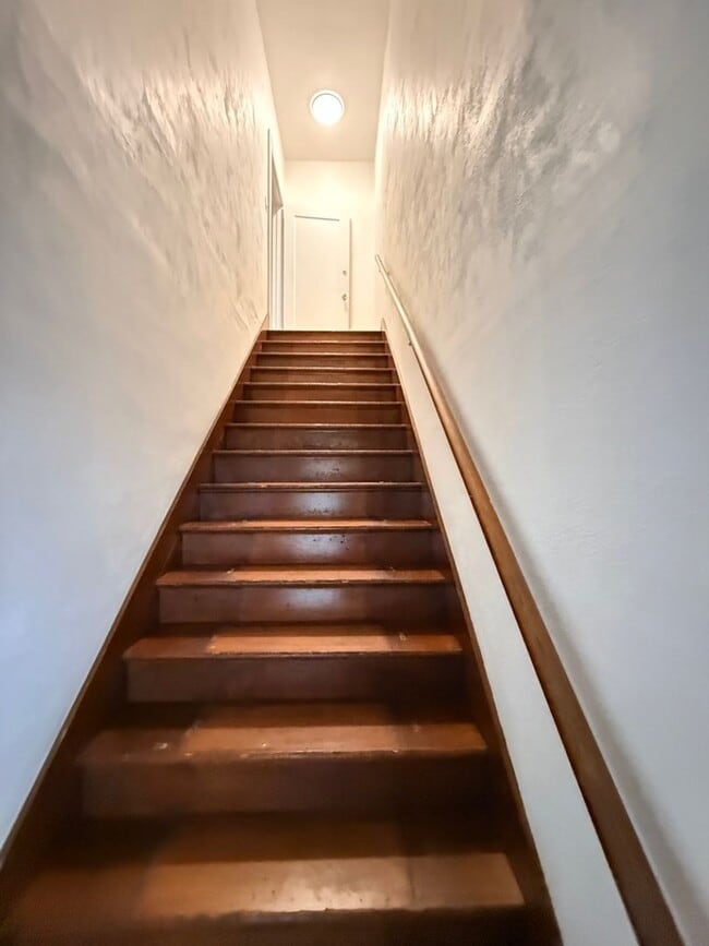 Photo - 1143 N Commonwealth Ave Unit 1143 1/2
