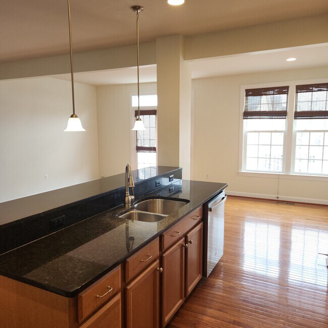 Photo - 7732 Water St