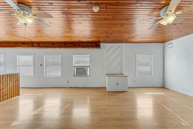 Photo - Lakeside Charm: Cozy 2-Bedroom Duplex in Rogers!