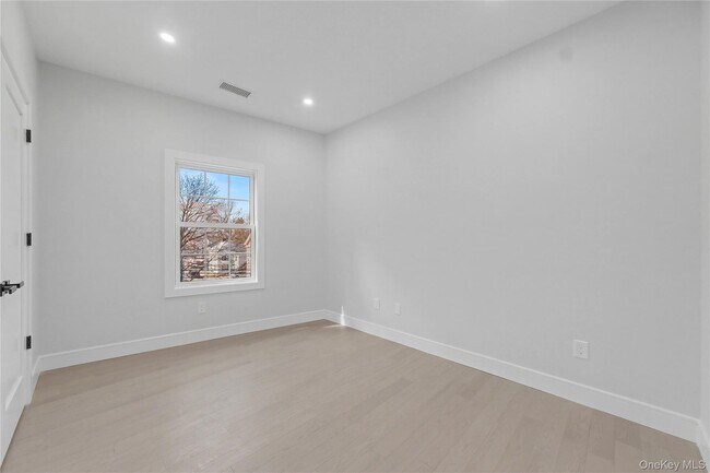 Photo - 10 Market St Unit E