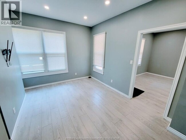 Photo - 3092 Sandwich St.