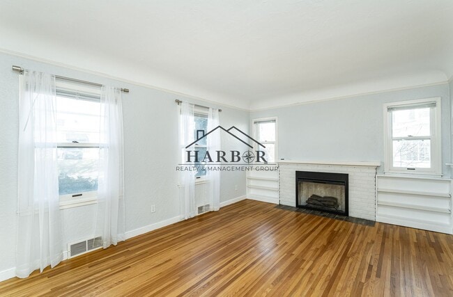 Photo - 116 16th Ave NW