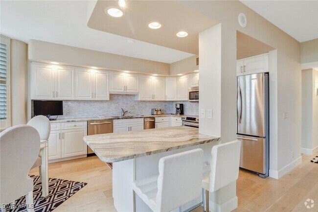 Building Photo - 4041 Gulf Shore Blvd N Unit PH-7 Rental