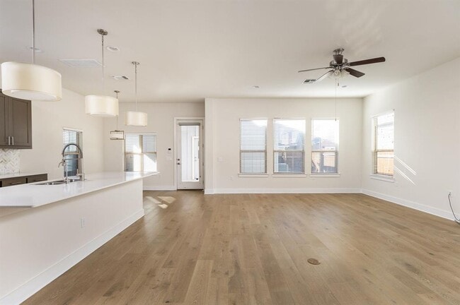 Photo - 2401 McBee St