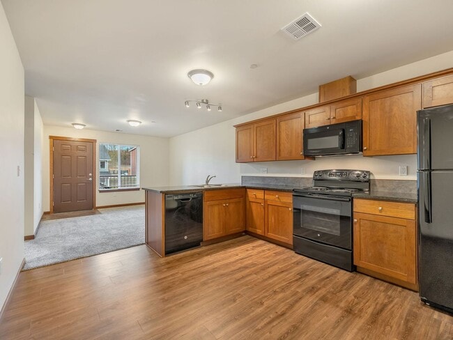 Building Photo - 1583 SE Honeysuckle Loop Unit C