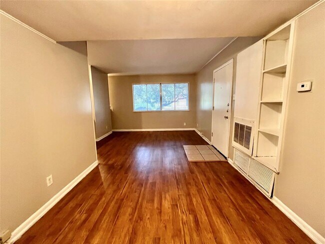 Photo - 3304 Red River St Unit 208