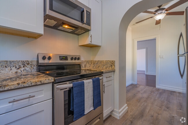 3BR, 1BA - 1200 SF - Kitchen