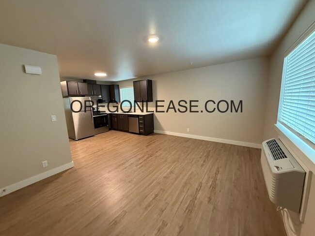 Building Photo - Newer 2-Bedroom Apartment located off Jasp... Unit 4004 Horace st #8