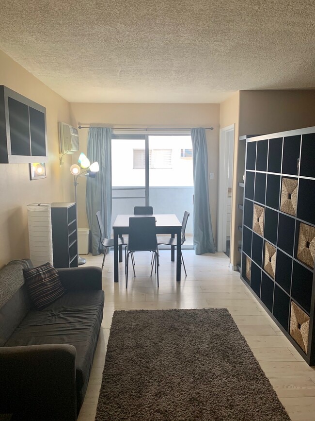 Photo - 960 Larrabee St Condo Unit 116