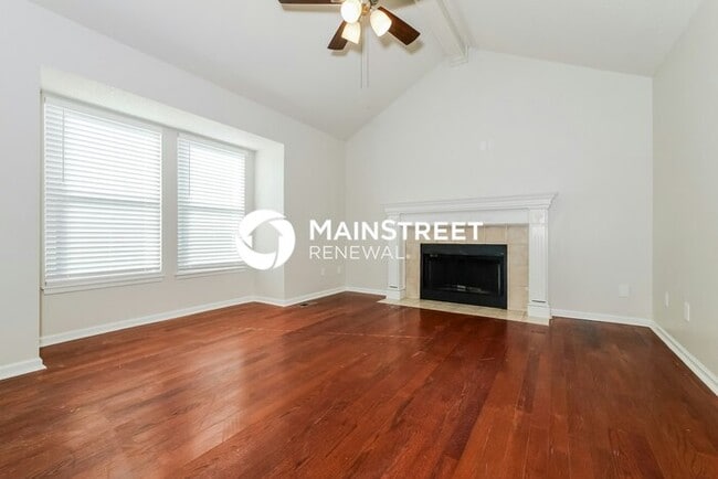 Photo - 3 Bedroom Pet-Friendly Home in INDEPENDENCE, MO with Main Street Renewal
